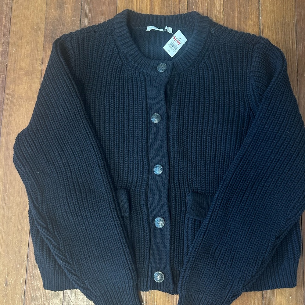 Black Cardigan Sweater with Chunky Knit and Long Sleeves
